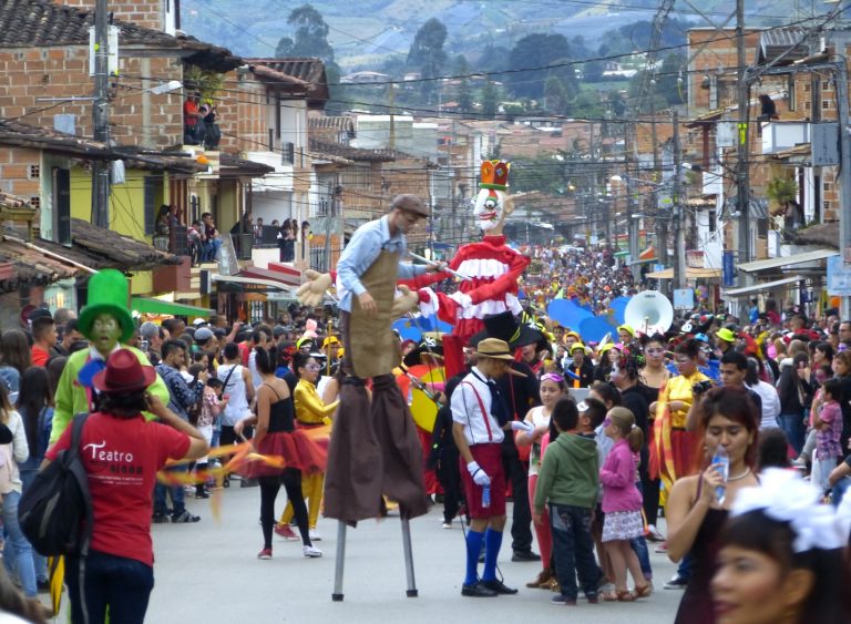 La procesión La procesión
