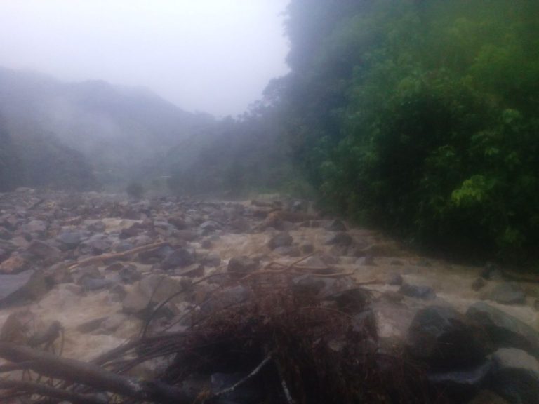 Aumentan lluvias y crece la tensión en Puerto Venus