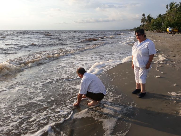 Con los ojos del alma el mejor reciclador del país cumplió su  sueño de sentir el mar