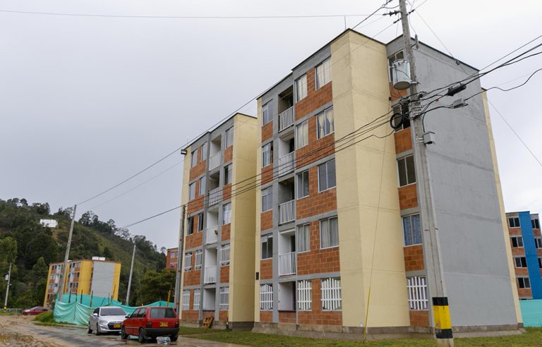 220 familias de Guarne cumplieron su sueño de tener casa propia 220 familias de Guarne cumplieron su sueño de tener casa propia