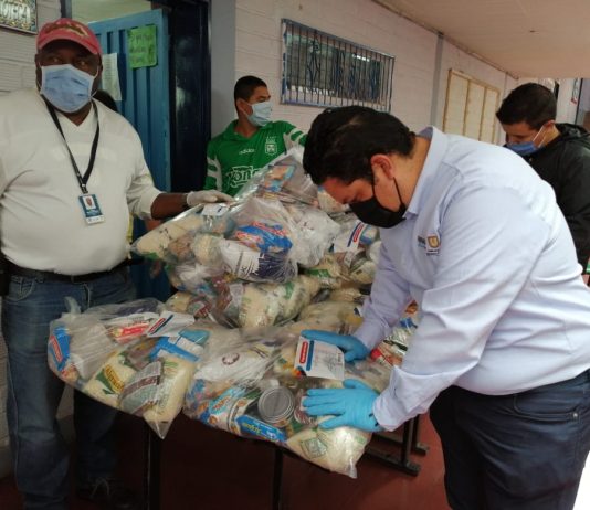 Entrega de paquetes nutricionales en Rionegro