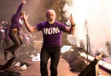 La estrategia del multimillonario que está retando a Claro, Movistar y Tigo