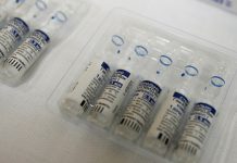 Brasil firma un contrato para recibir 10 millones de dosis de la vacuna rusa