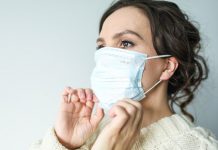 Casos de covid-19 caen abruptamente en el mundo