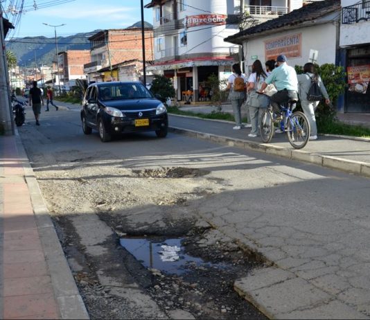 Habitantes de El Carmen se cuestionan por el mal estado de sus vías