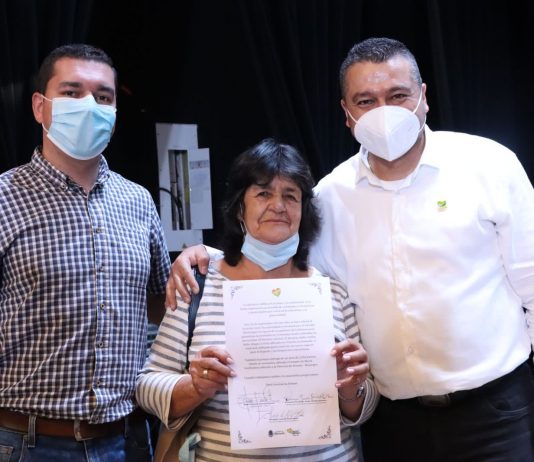 Parroquias de Marinilla entregaron escrituras de 5 escuelas rurales para priorizar inversión de la Administración Municipal