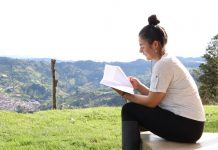 Daniela: la universitaria de las botas pantaneras