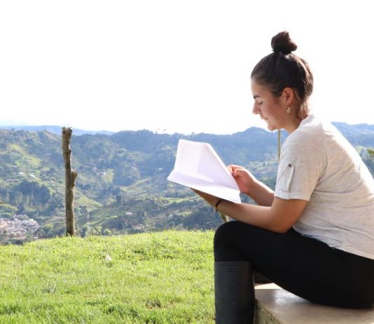 Daniela: la universitaria de las botas pantaneras