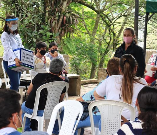 Las clases que tienen felices a los líderes comunitarios del Oriente