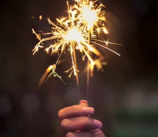 Riesgos de la pólvora ilegal: cinco prácticas peligrosas que amenazan estas fiestas según la Federación Nacional de Pirotecnia.