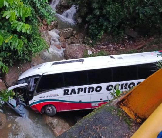 Tragedia en la Autopista Medellín-Bogotá: accidente de bus deja 3 muertos y 40 heridos