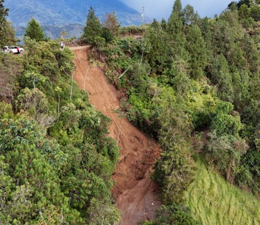 Abejorral habilita vías afectadas por derrumbes tras intensas lluvias