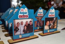 Rionegro asegura el futuro de 19 familias con la entrega de escrituras en Villa Camila