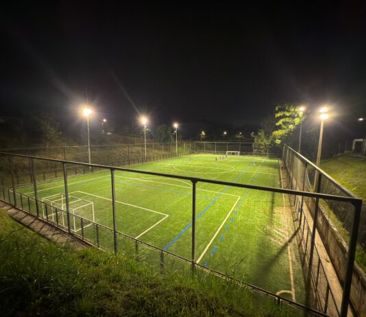 Rionegro le apuesta al deporte seguro y sostenible: Nuevas luminarias LED en escenarios rurales