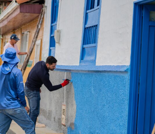 Sonsón llena de color 120 viviendas a través de Antioquia Pinta Firme