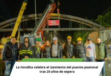 La Hondita celebra el izamiento del puente peatonal tras 20 años de espera