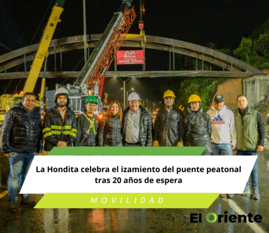 La Hondita celebra el izamiento del puente peatonal tras 20 años de espera