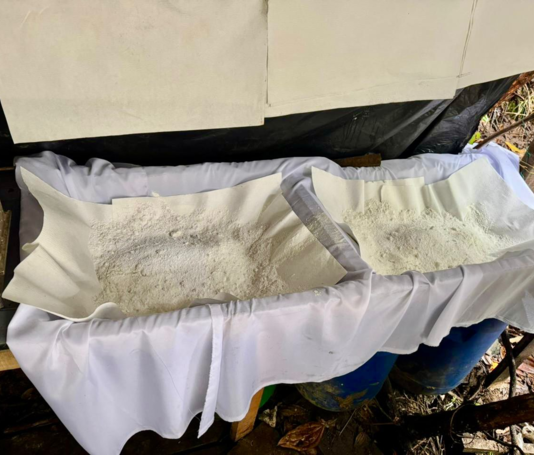 UNA TONELADA DE COCAÍNA PRODUCIA EL GIGANTESCO LABORATORIO DEL CLAN DEL GOLFO EN EL PEÑOL, ANTIOQUIA