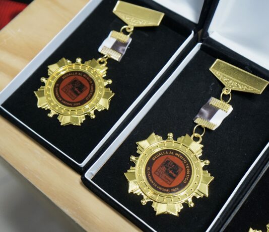 El carmen de viboral entrega por primera vez la medalla en mérito turístico