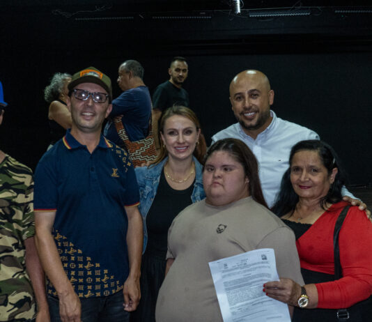 ALCALDÍA DEL CARMEN DE VIBORAL ENTREGA CAPITAL SEMILLA A 31 EMPRENDIMIENTOS Y ORGANIZACIONES