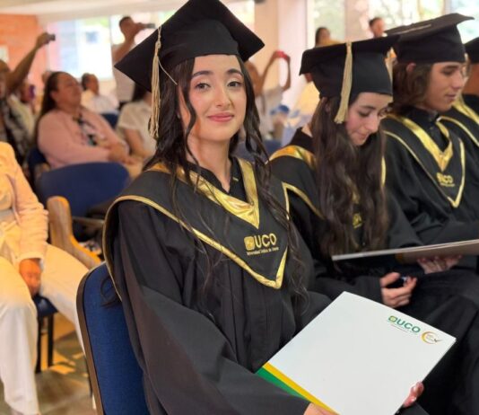 JENNIFER, UN EJEMPLO QUE INSPIRA:PRIMERA MADRE ADOLESCENTE DE CREESIENDO SE GRADÚA COMO TÉCNICA EN LA UCO