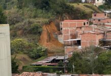 EMERGENCIA POR MOVIMIENTO DE MASA EN RIONEGRO DEJÓ 17 PERSONAS Y 3 MASCOTAS EVACUADAS DE MANERA PREVENTIVA