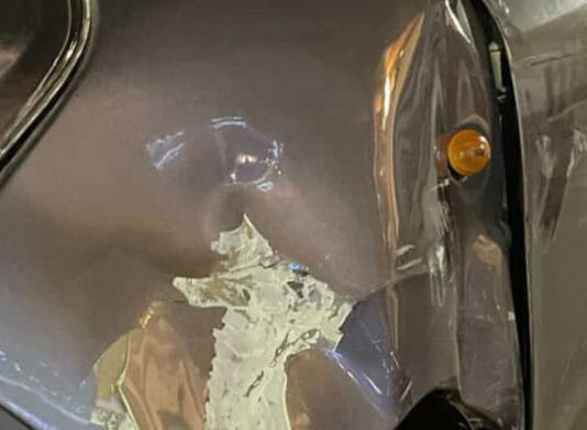 Denuncian que camioneta habría causado dos accidentes en vías del Oriente y huyó del lugar