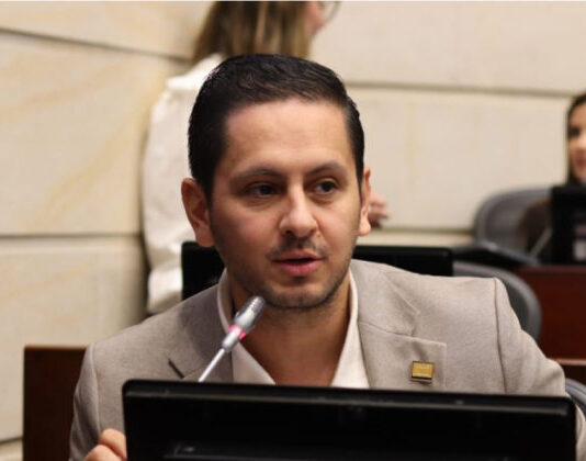 ESTEBAN QUINTERO VUELVE A ASPIRAR AL SENADO POR EL CENTRO DEMOCRÁTICO