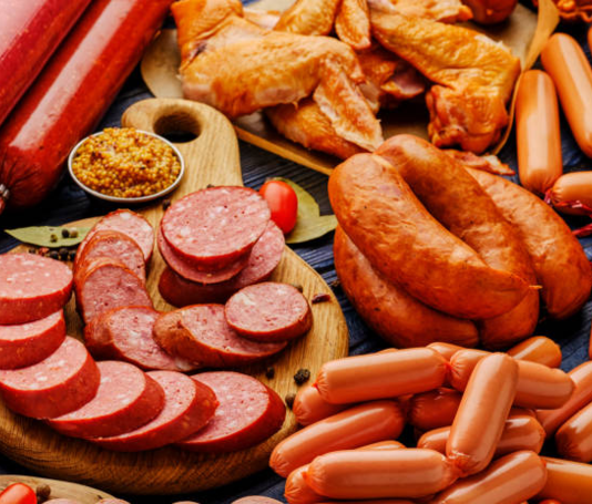OMS clasifica las carnes procesadas en el mismo grupo de riesgo cancerígeno que el tabaco