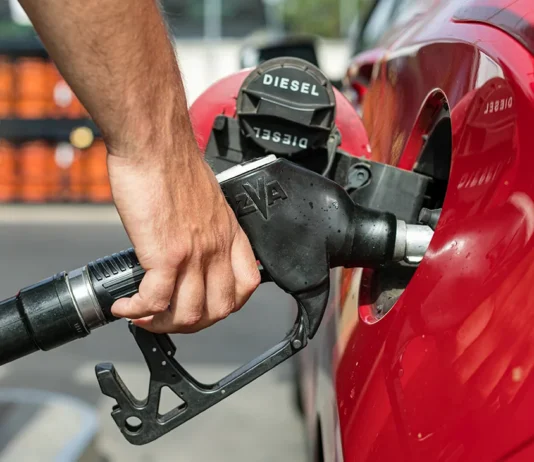 Gobierno elimina subsidio al diésel para vehículos particulares, oficiales y diplomáticos