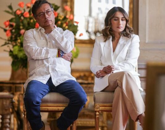 Petro afirma que Laura Sarabia presentó hojas de vida de interventores de EPS; ella lo desmiente
