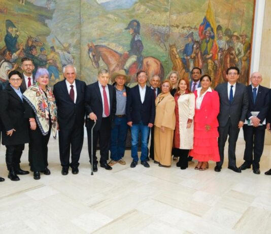 Petro plantea a expresidentes mantener una agenda activa de diálogo con Estados Unidos
