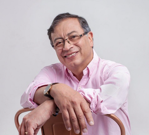 Petro anuncia que bajará el precio de la gasolina en Colombia tras pagar la deuda del FEPC