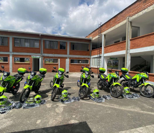 Alcaldía de Rionegro entrega nueva dotación de protección a la Policía Nacional