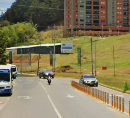 Buscan a motociclista que huyó tras atropellar a adulta mayor en Rionegro.