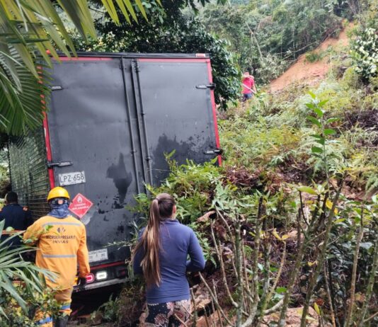 Cierre total en la autopista Medellín-Bogotá: Derrumbe en San Luis deja un herido