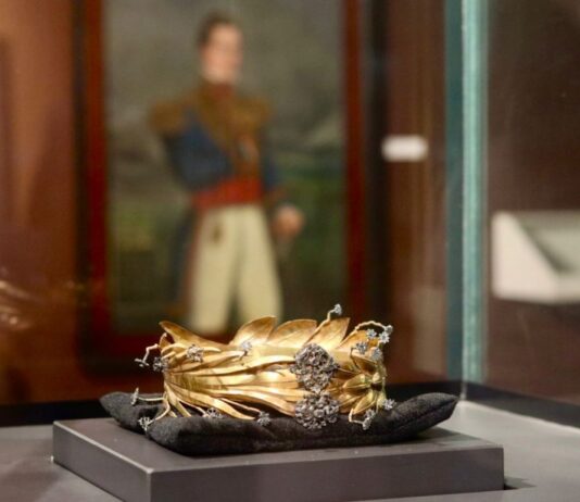 Rionegro conmemoró los 200 años de la «Corona de la Libertad» con un conversatorio histórico.