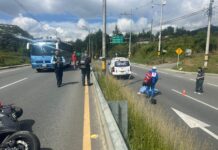 Motociclista falleció en siniestro vial en el sector Sajonia de Rionegro, cerca del Túnel de Oriente.
