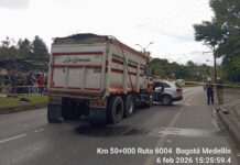 Choque entre una volqueta y una camioneta deja una persona muerta en la autopista Medellín-Bogotá, en El Santuario.
