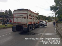 Choque entre una volqueta y una camioneta deja una persona muerta en la autopista Medellín-Bogotá, en El Santuario.