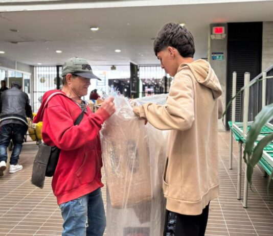 El Santuario le apuesta a la economía circular: 12 toneladas de papel llegan a manos de recicladores