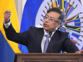 Petro respeta fallo judicial que suspende aumento de salario mínimo y llama a concertación urgente.