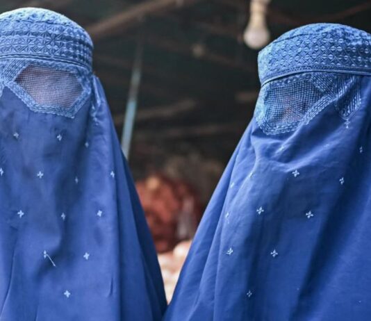 Retroceso global: Afganistán legaliza la violencia doméstica bajo el nuevo código penal talibán