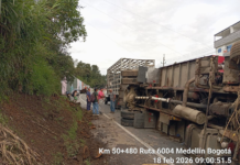 Caos en la Autopista Medellín-Bogotá: volcamiento de camión en El Santuario mantiene paso restringido