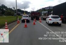 Choque entre camioneta y tractomula deja una persona fallecida en la autopista Medellín–Bogotá