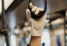 Tres hombres armados asaltaron a pasajeros de un bus en Sajonia, vía Rionegro–Medellín.