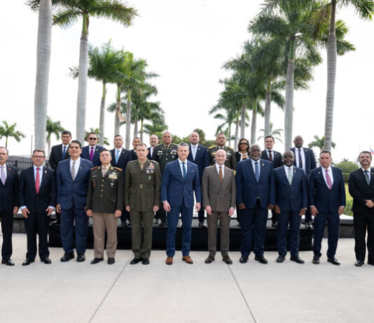 “Américas contra los carteles”: EE. UU. y 20 países firman alianza militar sin las potencias de la región