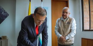 Roy Barreras inscribe su candidatura presidencial con Martha Lucía Zamora como fórmula