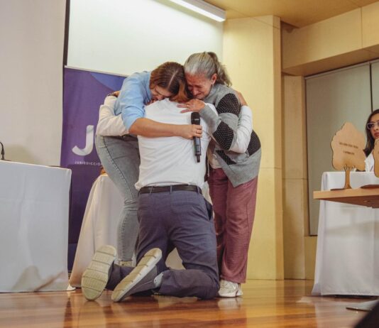 Entre lágrimas y verdad: víctimas perdonan en la JEP crímenes ocurridos en el Oriente antioqueño