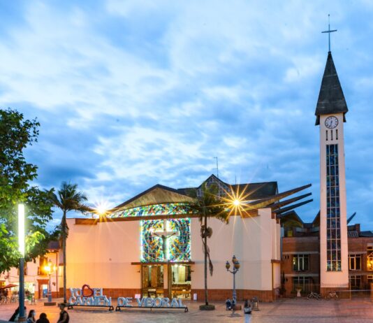 El Carmen de Viboral ilustra su identidad: abre convocatoria para el 39.° Festival de Dibujo